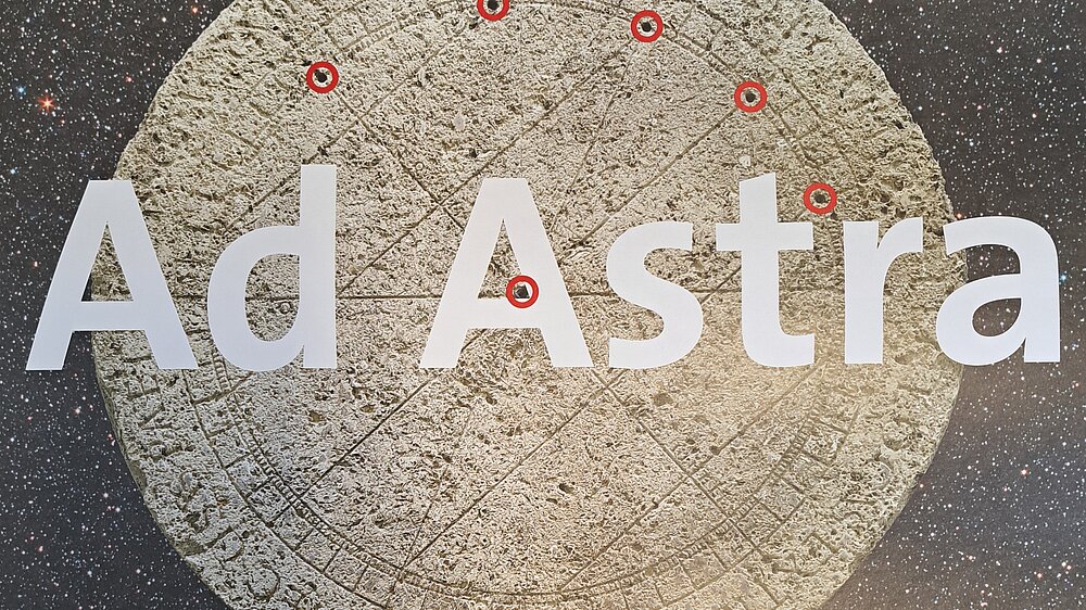 Ausschnitt eines Foto des Posters zur Ausstellung 